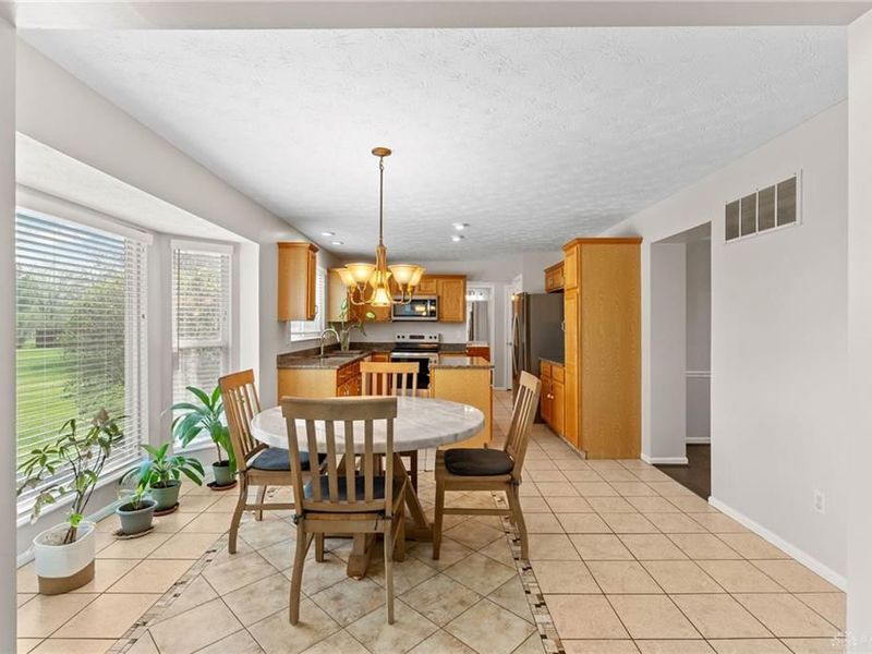 2346 Charleston Way, Beavercreek, OH 45431 Photo 9