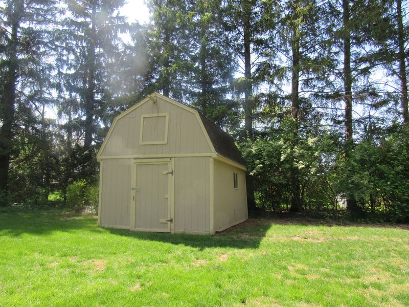 517 Locust Hill Drive, Englewood, OH 45322 Photo 8