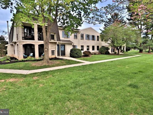 32 VALLEYBROOK DRIVE, LANCASTER, PA 17601