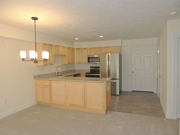 28 Greenleaves Drive, Unit 827, Amherst, MA 01002