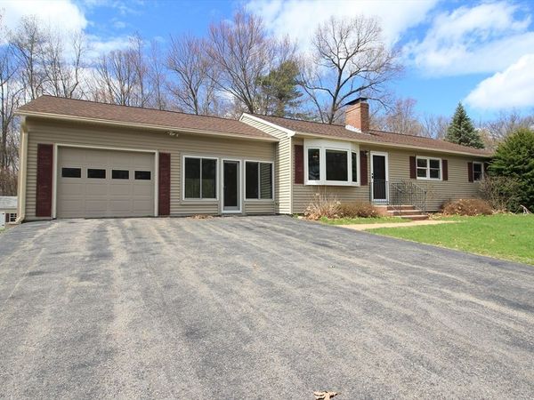 199 Ridgewood Dr, Leominster, MA 01453