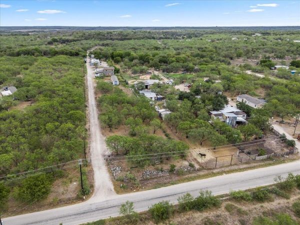 211 Caldwell RD , Dale, TX 78616