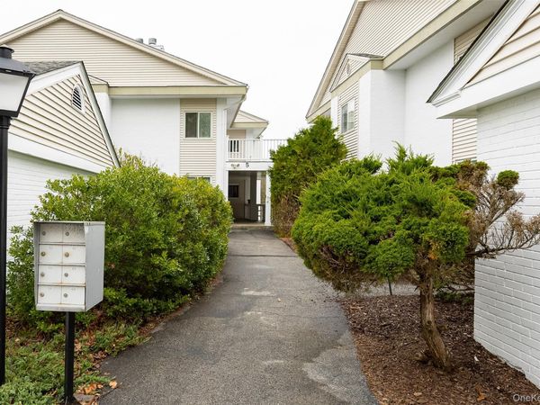 54 Bennett Common , Millbrook, NY 12545