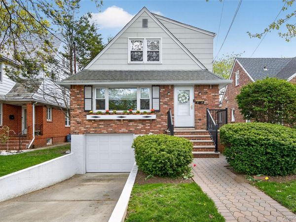 21 Whitney Avenue , Floral Park, NY 11001