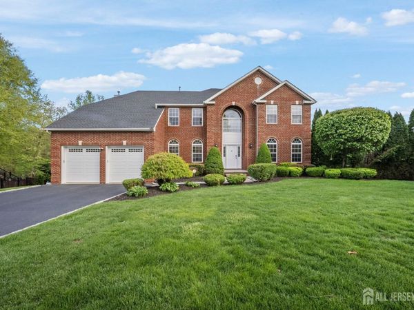 5 Robert Court, Monroe Township, NJ 08831
