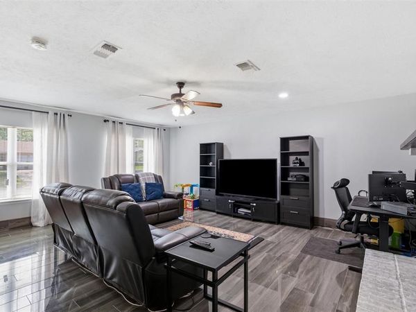 1505 Montclair Street , Arlington, TX 76015