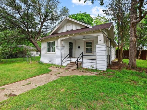 537 E Sears Street , Denison, TX 75021