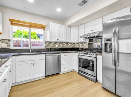 8104 Port Royale Way, Sacramento, CA 95823 Photo