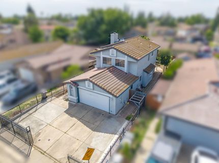 8104 Port Royale Way, Sacramento, CA 95823 Photo