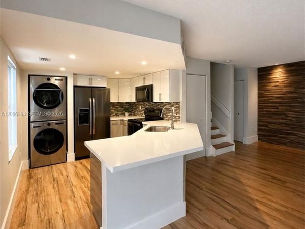 8590 NW 3rd Ln , Unit 102, Miami, FL 33126