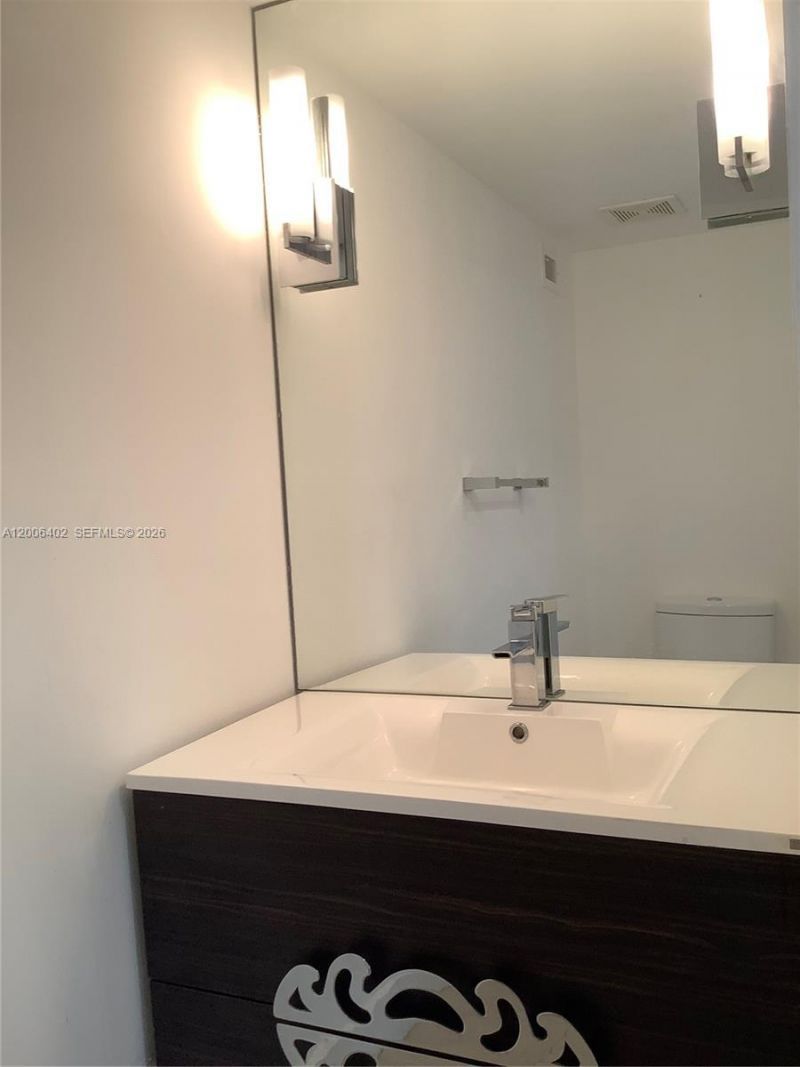 150 SE 25th Rd , Unit 14H, Miami, FL 33129 Photo
