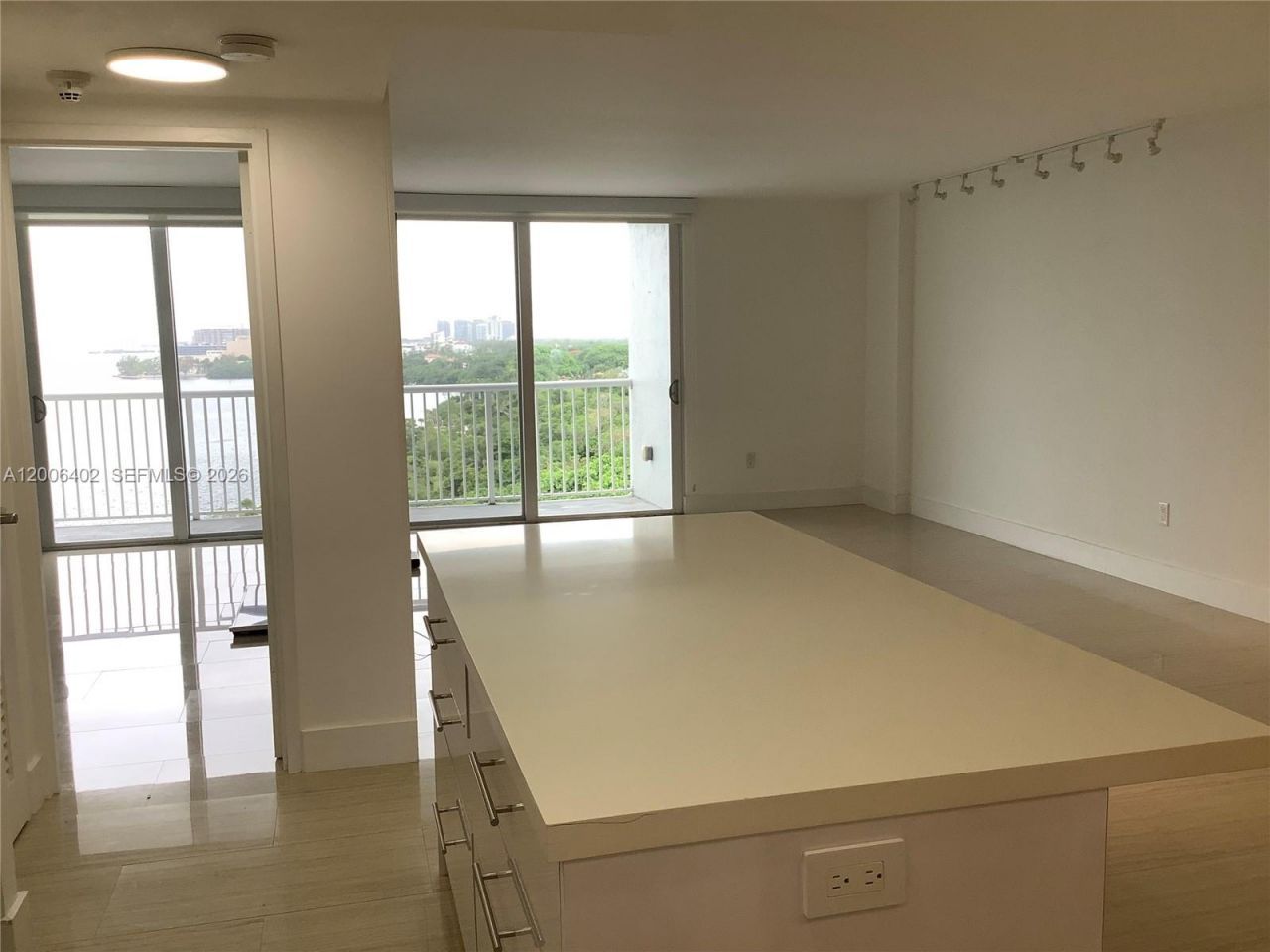 150 SE 25th Rd , Unit 14H, Miami, FL 33129 Photo