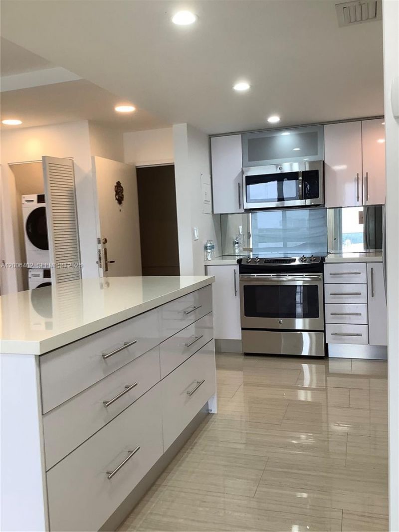 150 SE 25th Rd , Unit 14H, Miami, FL 33129 Photo