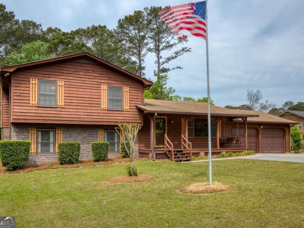 1111 Holly Hills Drive SW, Lilburn, GA 30047