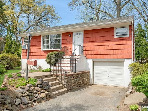 137 Lincoln Place, WALDWICK, NJ 07463