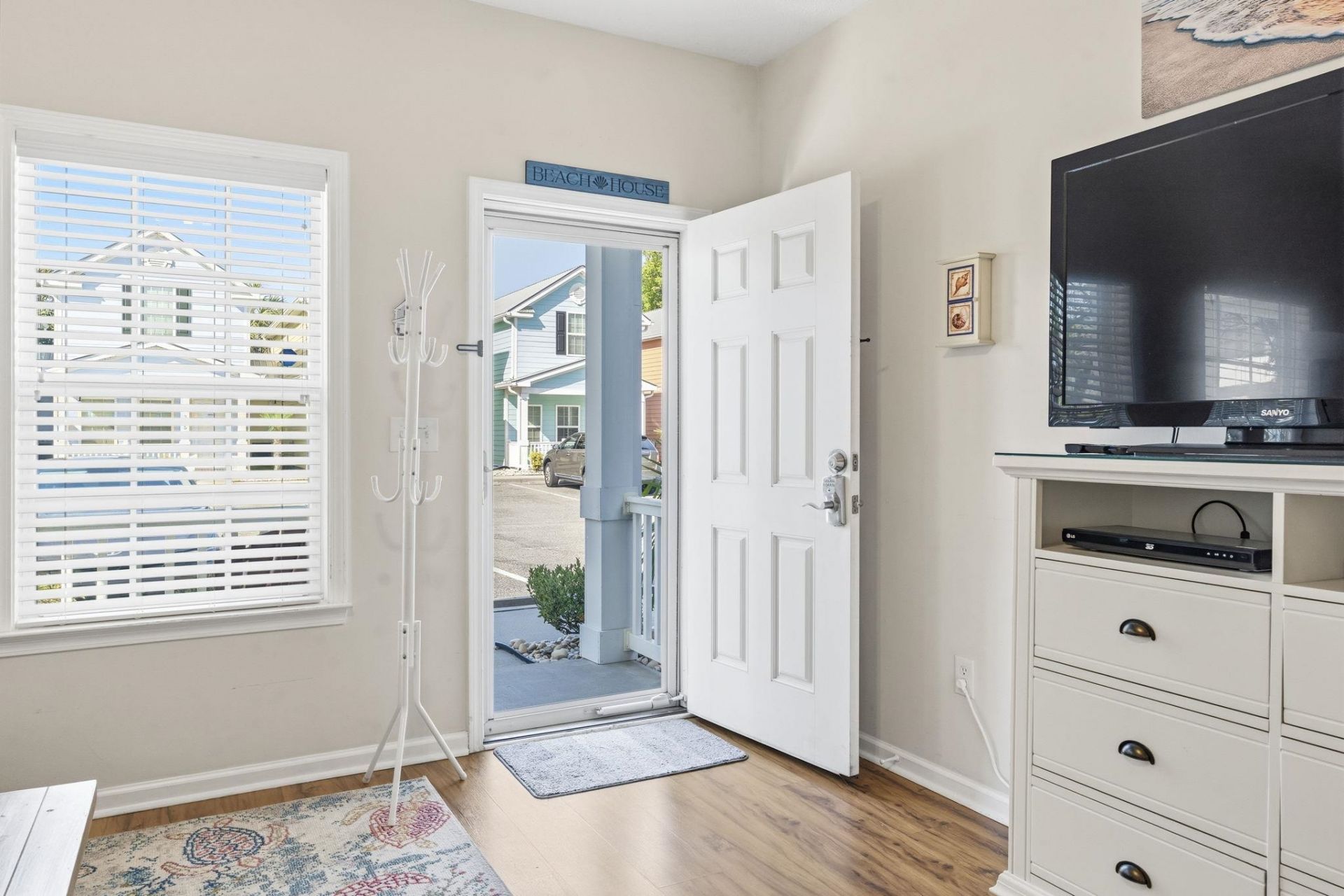 320 Sailors Ct. Photo 9