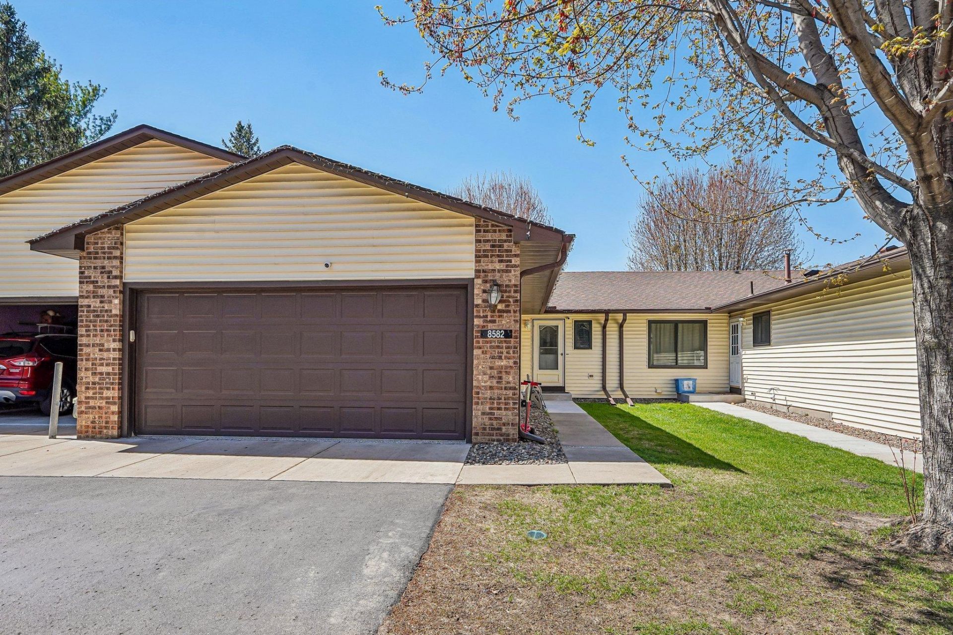 8582 134th Street W, Apple Valley, MN 55124 Main Photo