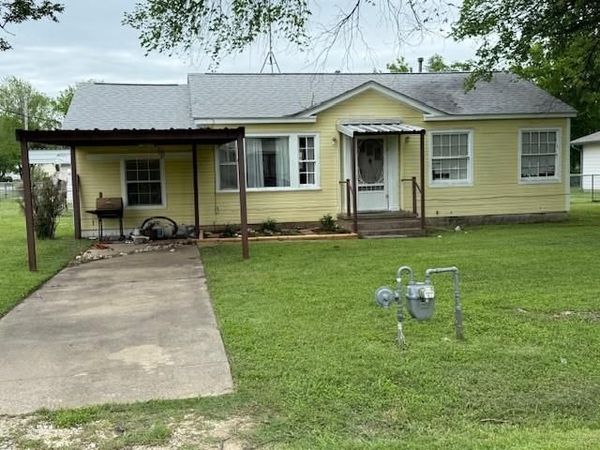 401 E Hayes Avenue , Whitney, TX 76692