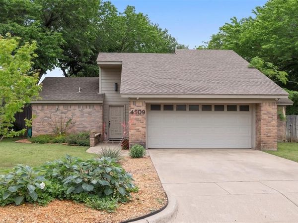 4909 Queen Court , Fort Worth, TX 76103
