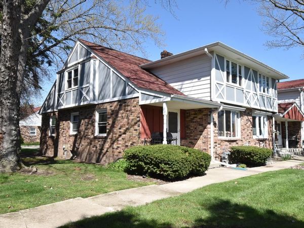 5132 S King Arthurs COURT, Greenfield, WI 53221