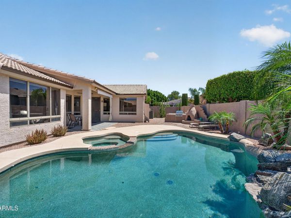 625 W MERRILL Avenue, Gilbert, AZ 85233