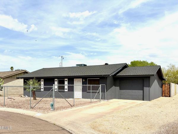 8211 N 8TH Place N, Phoenix, AZ 85020