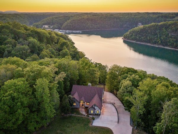 415 Summer Breeze Dr , Smithville, TN 37166