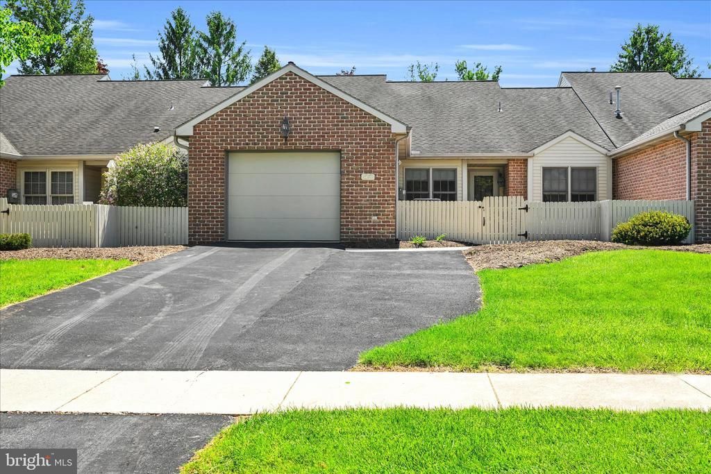 46 LEEARDEN ROAD, HERSHEY, PA 17033