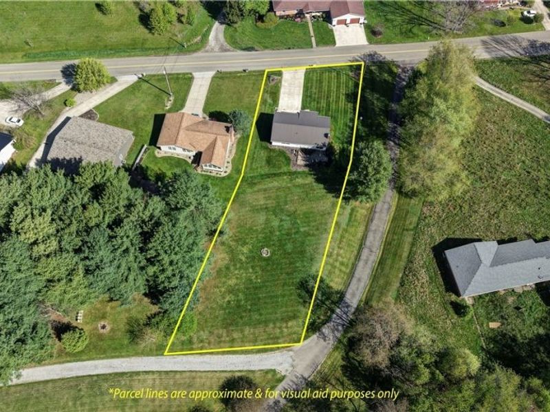 592 Hilan Avenue SW, New Philadelphia, OH 44663 Photo 2