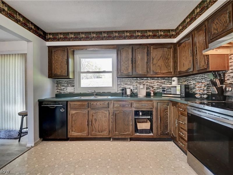 592 Hilan Avenue SW, New Philadelphia, OH 44663 Photo 7