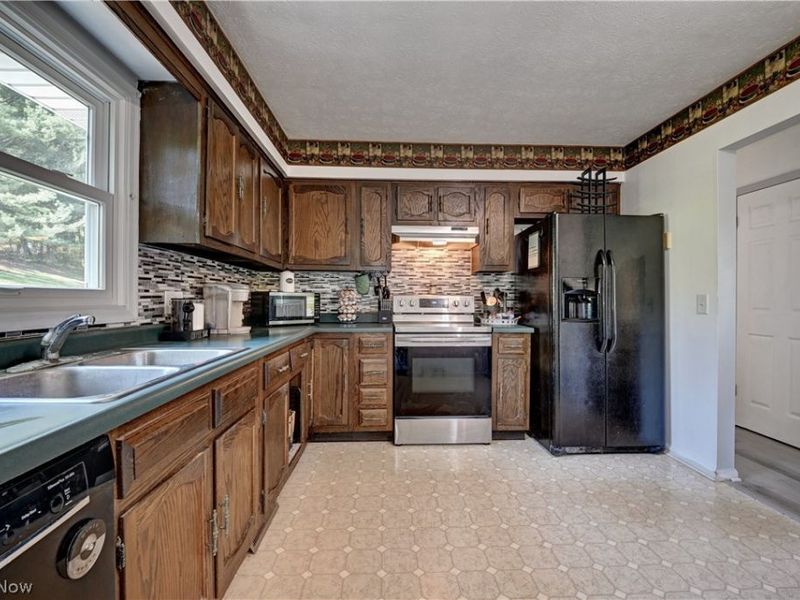 592 Hilan Avenue SW, New Philadelphia, OH 44663 Photo 8