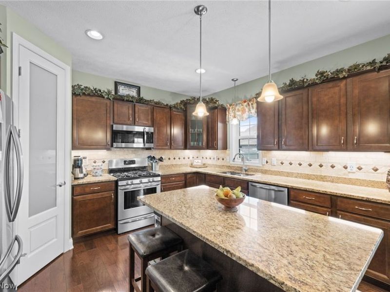 192 Shoreland Circle, Willowick, OH 44095 Photo 12