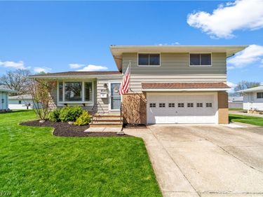 4040 W 213th Street , Fairview Park, OH 44126