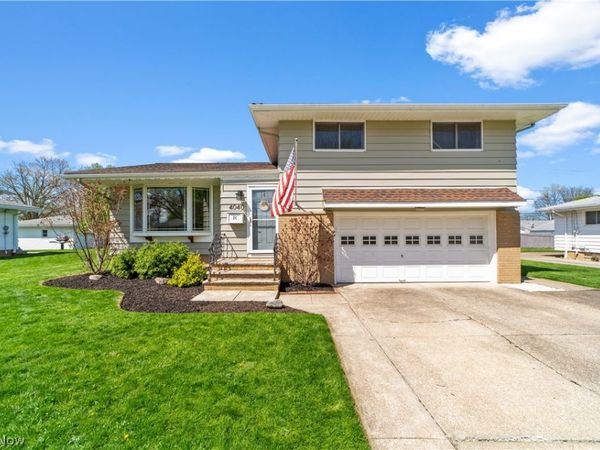 4040 W 213th Street , Fairview Park, OH 44126