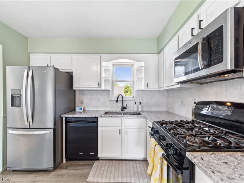 4040 W 213th Street , Fairview Park, OH 44126 Photo 13