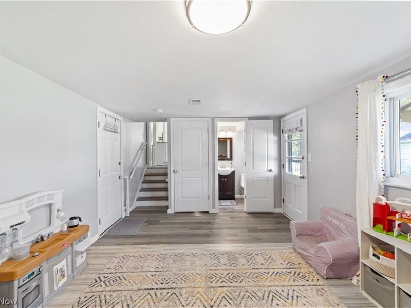 4040 W 213th Street , Fairview Park, OH 44126 Photo 15