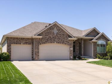 7922 Shadow Lake Drive , Papillion, NE 68046