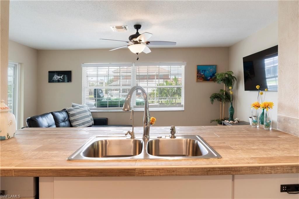 1906 SE 26th St, Cape Coral, FL 33904 Photo