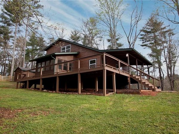 221 Muscadine Road , Dahlonega, GA 30533