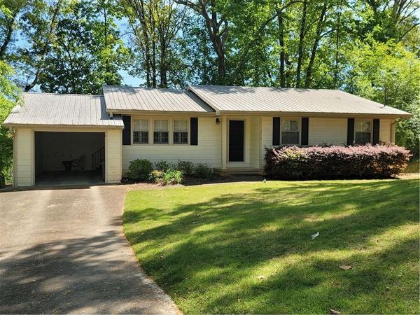 2212 Colonial Circle , Gainesville, GA 30501