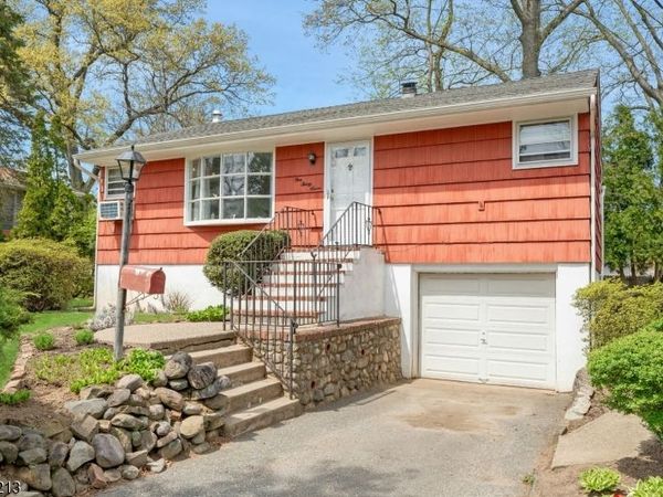 137 Lincoln Pl, Waldwick, NJ 07463