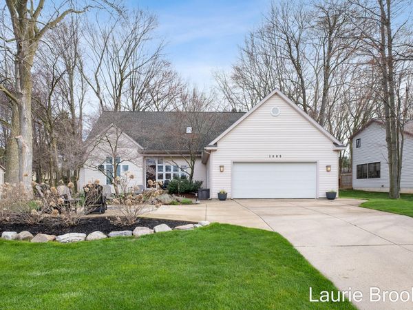 1085 Runway Drive SW, Byron Center, MI 49315