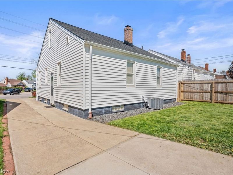 8303 Snow Road , Parma, OH 44129 Photo 32