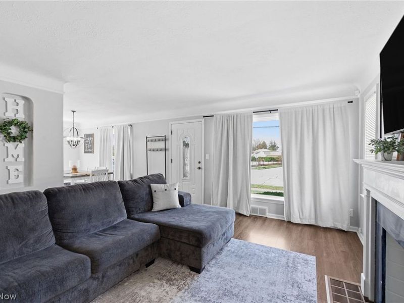 8303 Snow Road , Parma, OH 44129 Photo 5