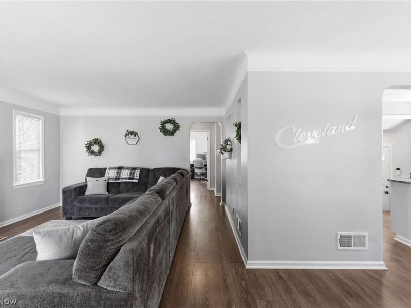 8303 Snow Road , Parma, OH 44129 Photo 8