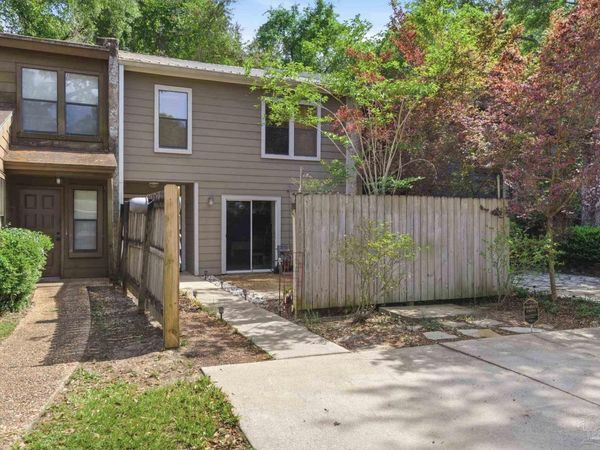 6124 The Oaks Ln, Pensacola, FL 32504