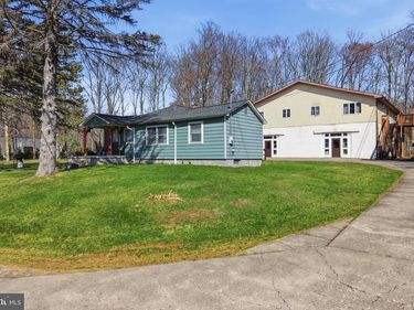 304 DRINKER TURNPIKE, GOULDSBORO, PA 18424
