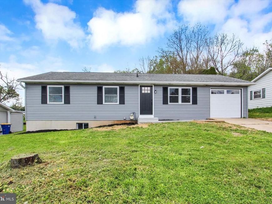 230 Canary Circle, York, PA 17404 Main Photo
