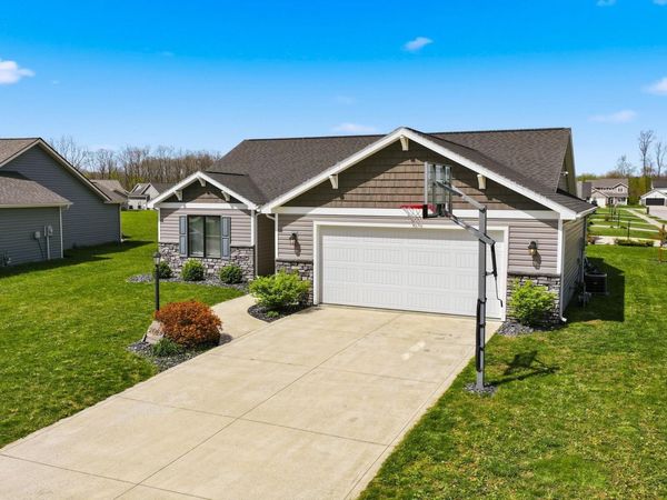 2044 Rittenhouse Place, Huntertown, IN 46748