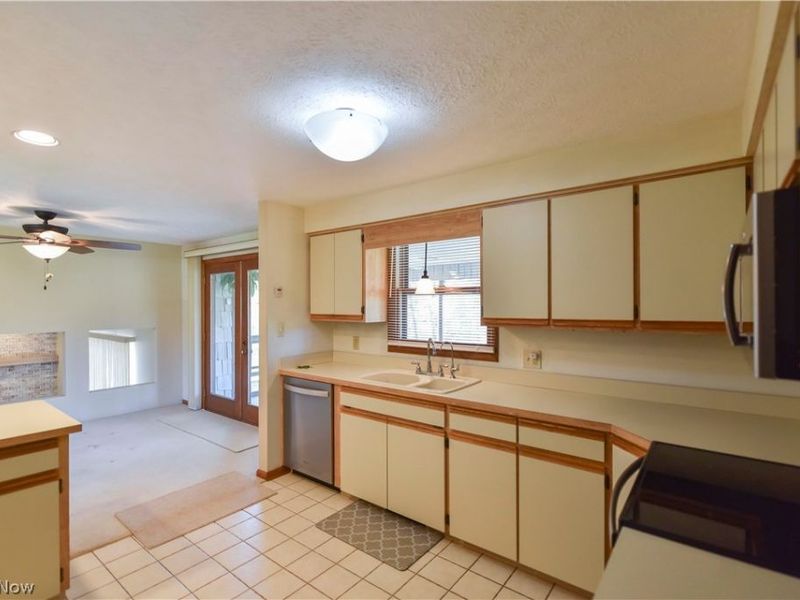 13530 Amodio Avenue NW, Uniontown, OH 44685 Photo 7